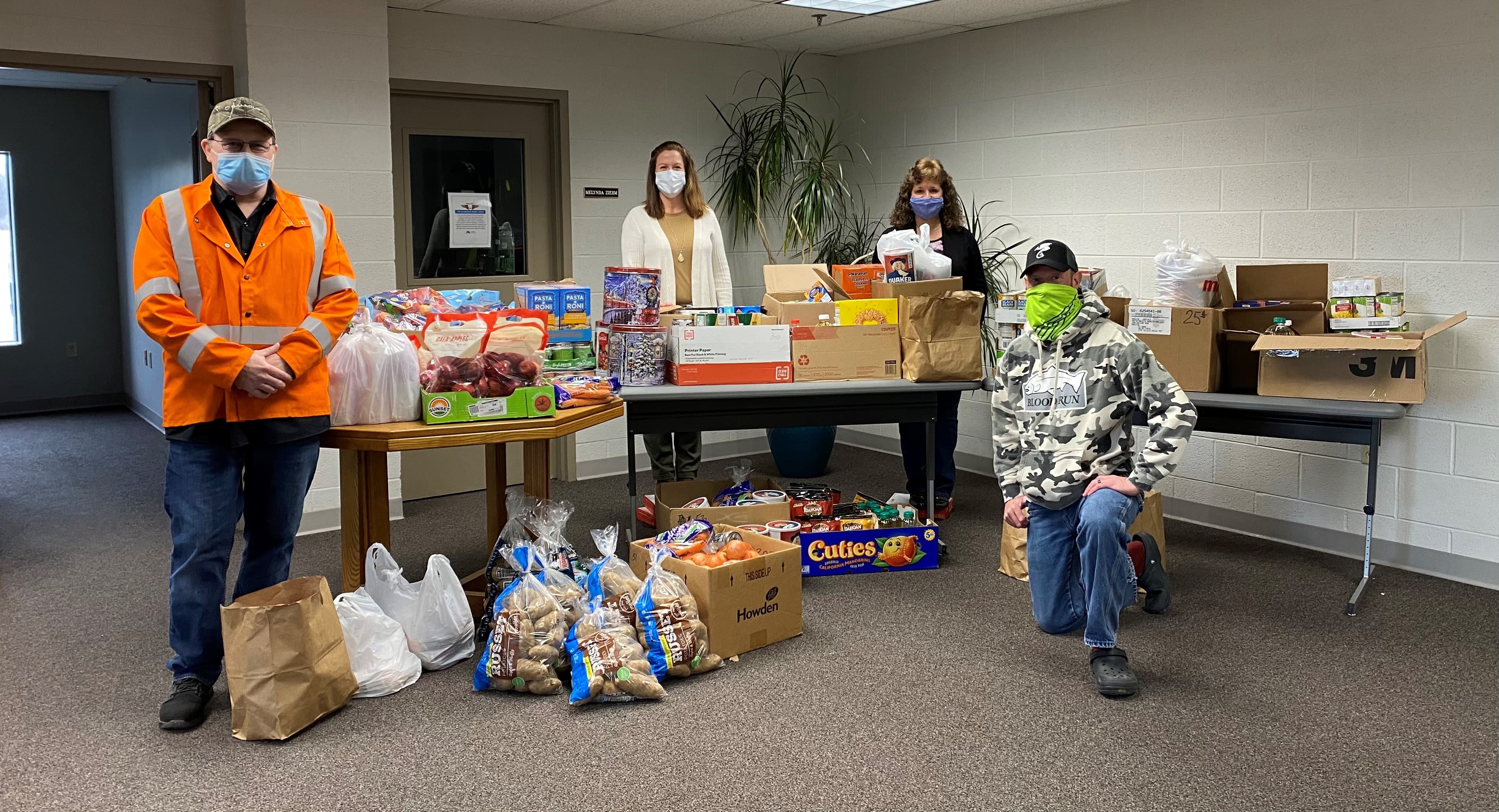 The Magnesia Specialties team in Manistee,Michigan, donated food to local families in need during the holiday season.